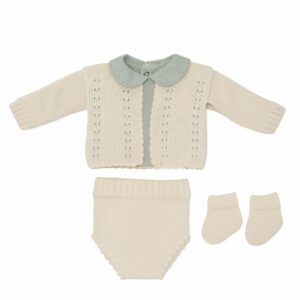 Tricot Branco e camisa verde